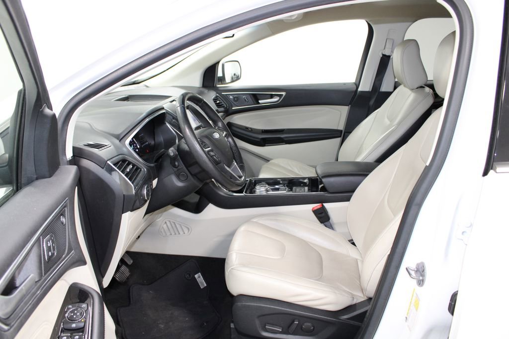 Used 2020 Ford Edge Titanium image 17