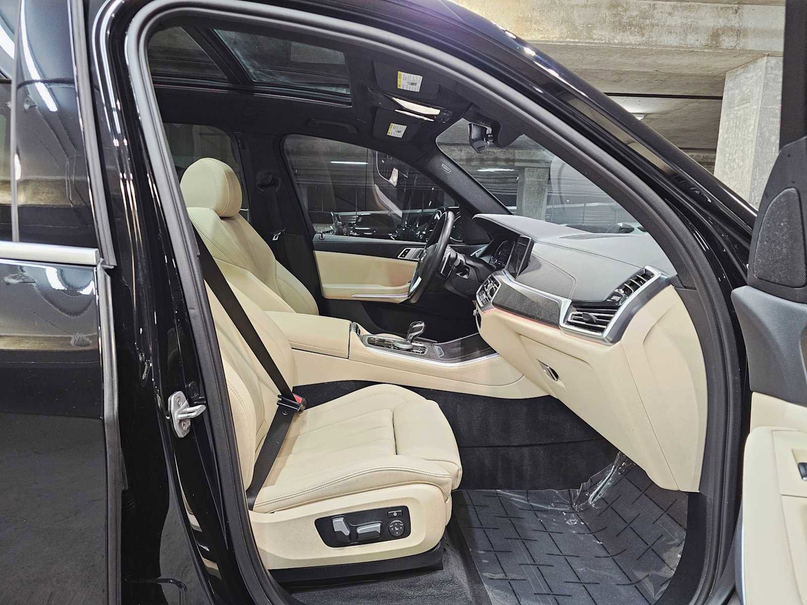 Used 2022 BMW X5 xDrive40i w/ Parking Assistance Package image 27