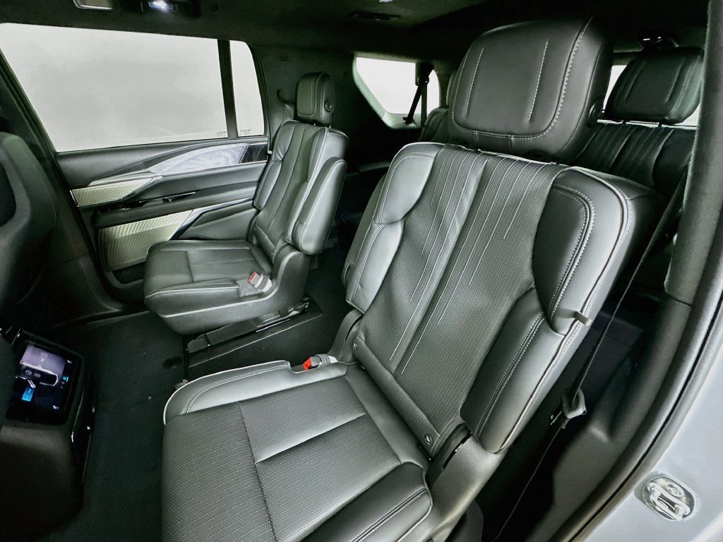 New 2026 Cadillac Escalade IQL Sport 2 w/ LPO, ONYX Package AWD/4WD image 31