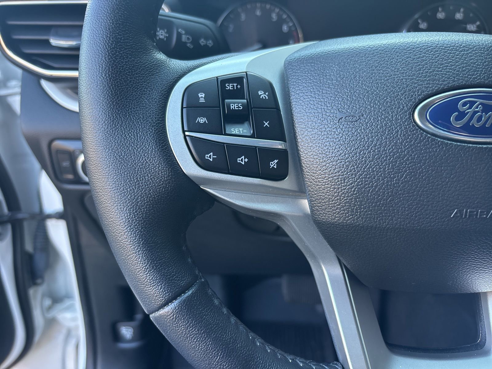 Certified 2023 Ford Explorer XLT w/ Equipment Group 202A AWD/4WD image 19