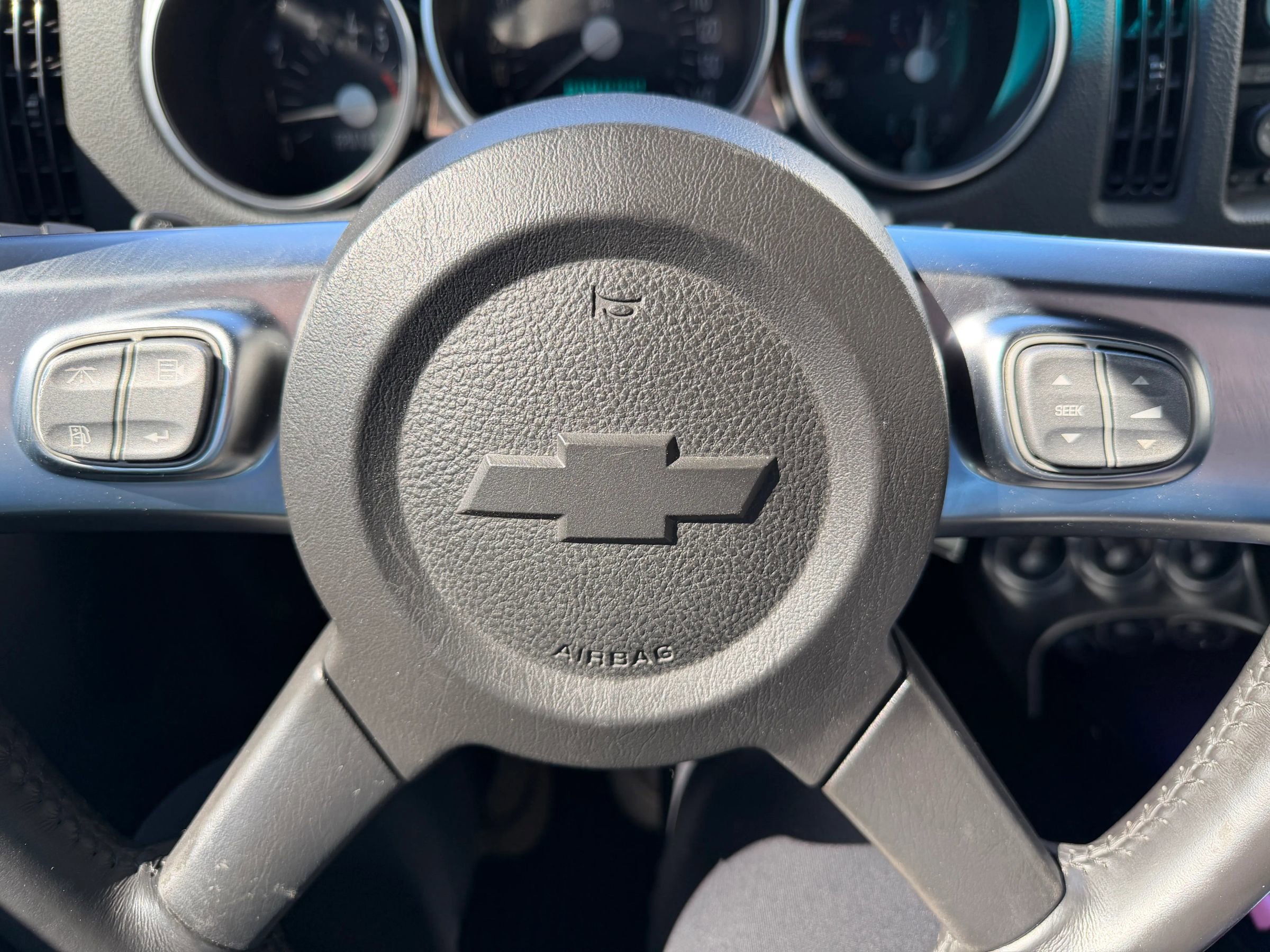 Used 2004 Chevrolet SSR w/ Preferred Equipment Group RWD image 16