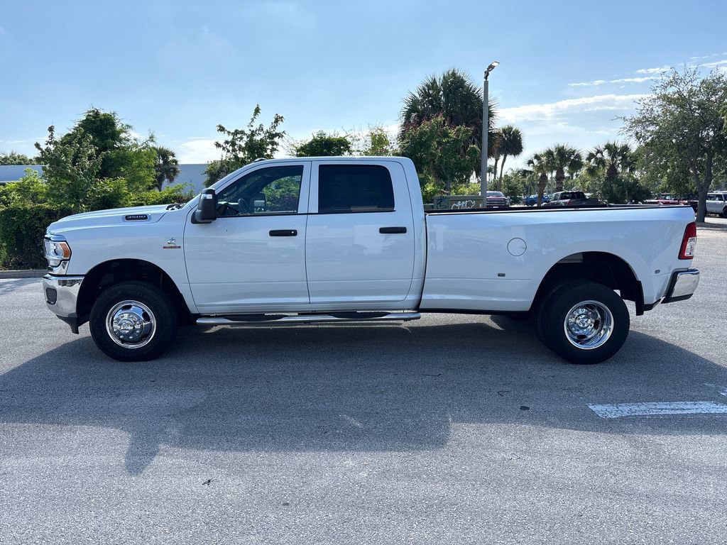 Used 2024 RAM 3500 Tradesman w/ Chrome Appearance Group AWD/4WD image 9