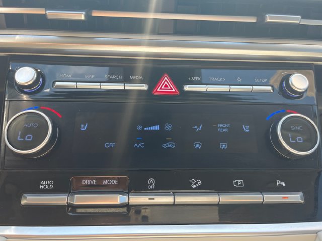 Used 2025 Hyundai Santa Fe SEL FWD image 4