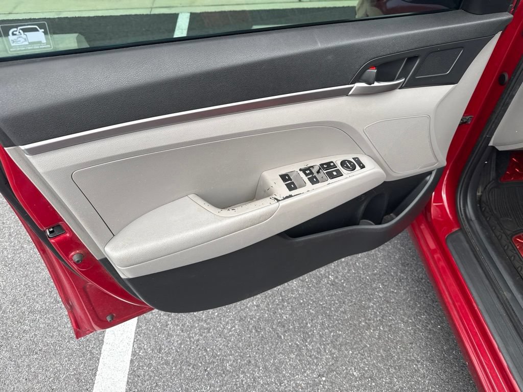 Used 2020 Hyundai Elantra SE FWD image 8