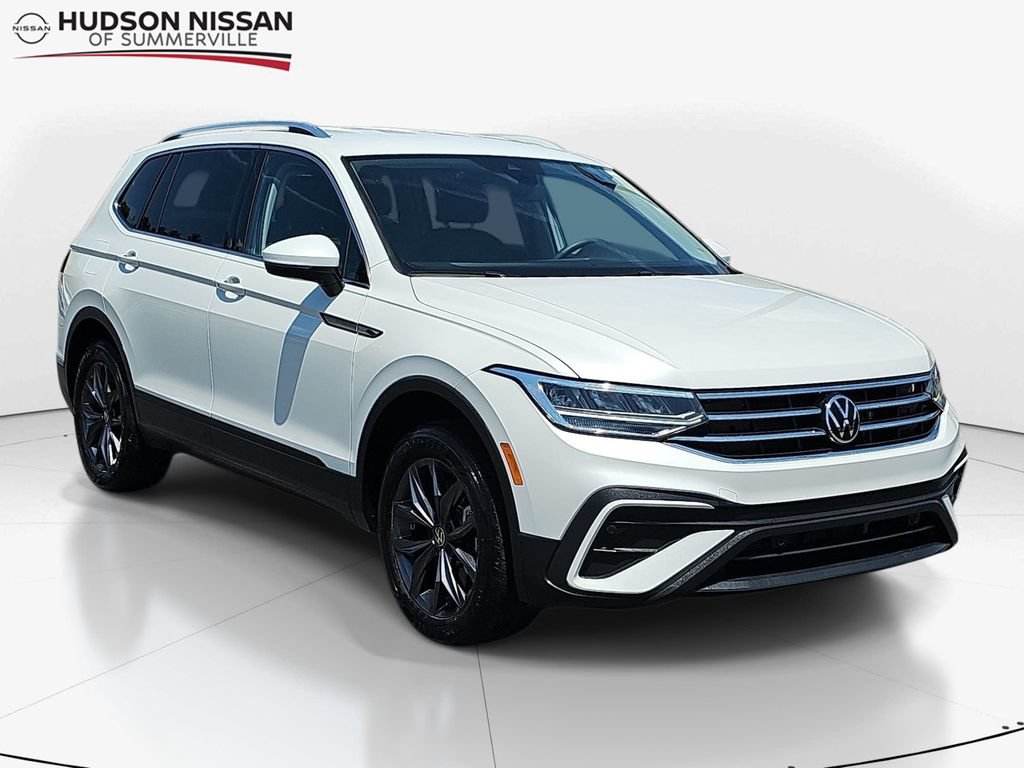 Used 2023 Volkswagen Tiguan SE FWD image 1