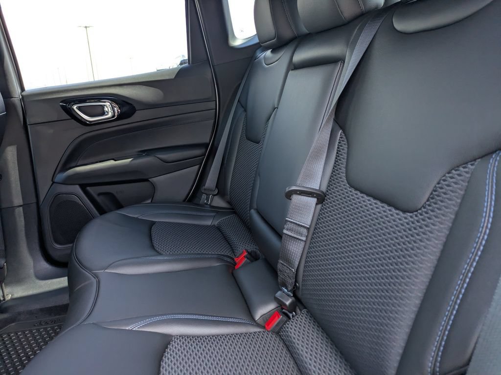 New 2026 Jeep Compass Latitude AWD/4WD image 17
