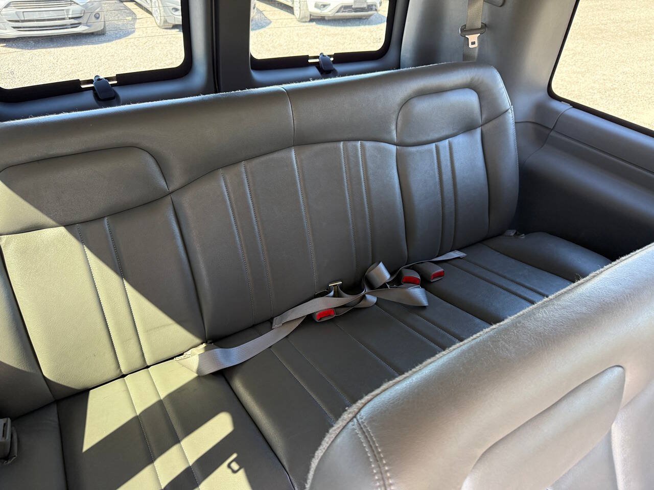 Used 2005 Chevrolet Express 2500 Passenger RWD image 22