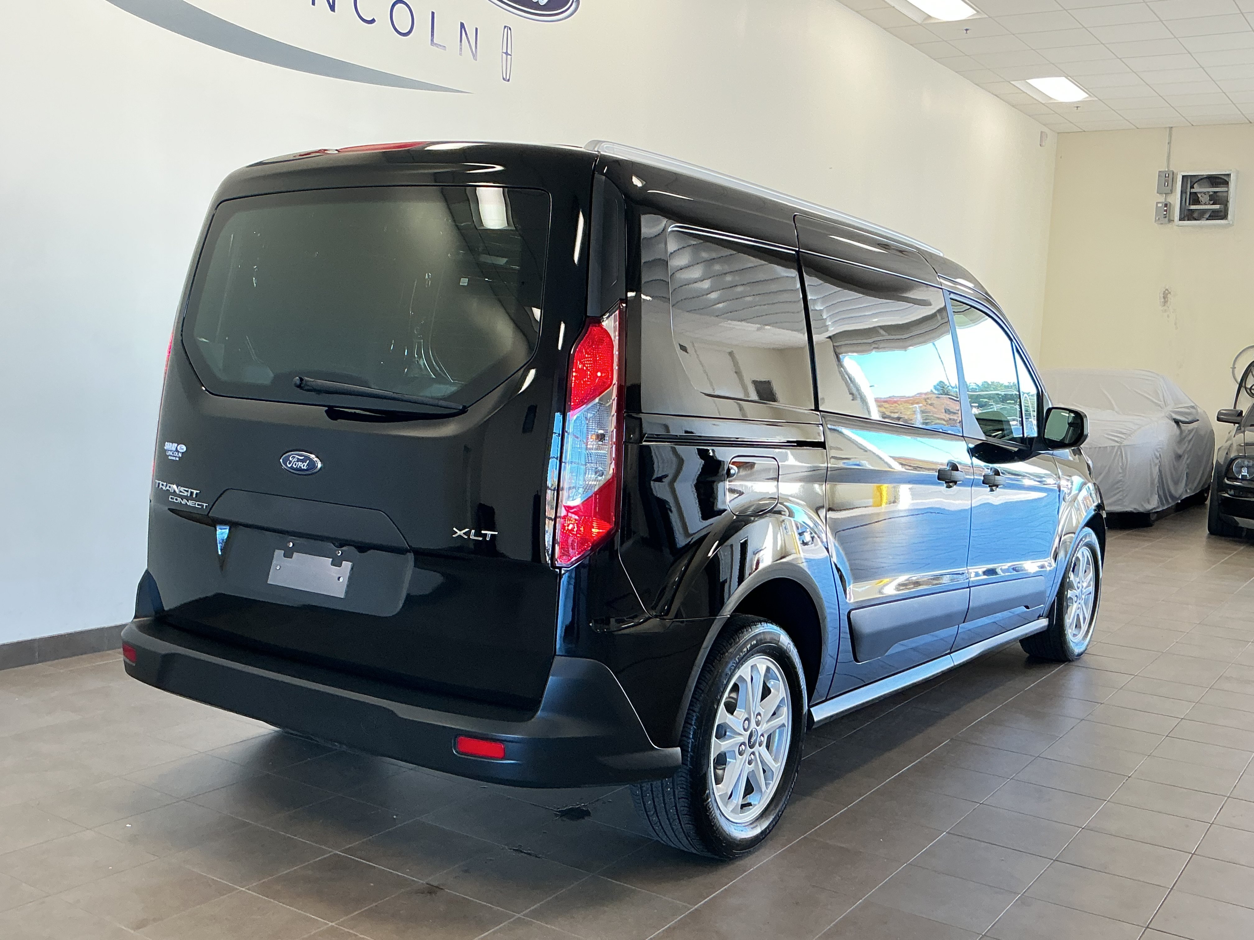 Used 2020 Ford Transit Connect XLT FWD image 9