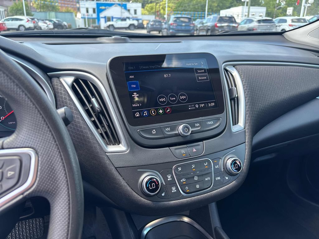 Used 2025 Chevrolet Malibu LT FWD image 14
