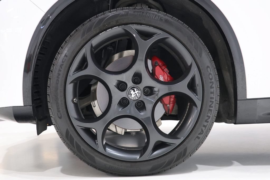 Used 2024 Alfa Romeo Stelvio Veloce AWD/4WD image 9