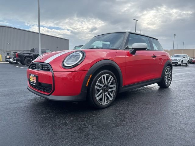 Used 2025 MINI Cooper 2-Door Hardtop image 3