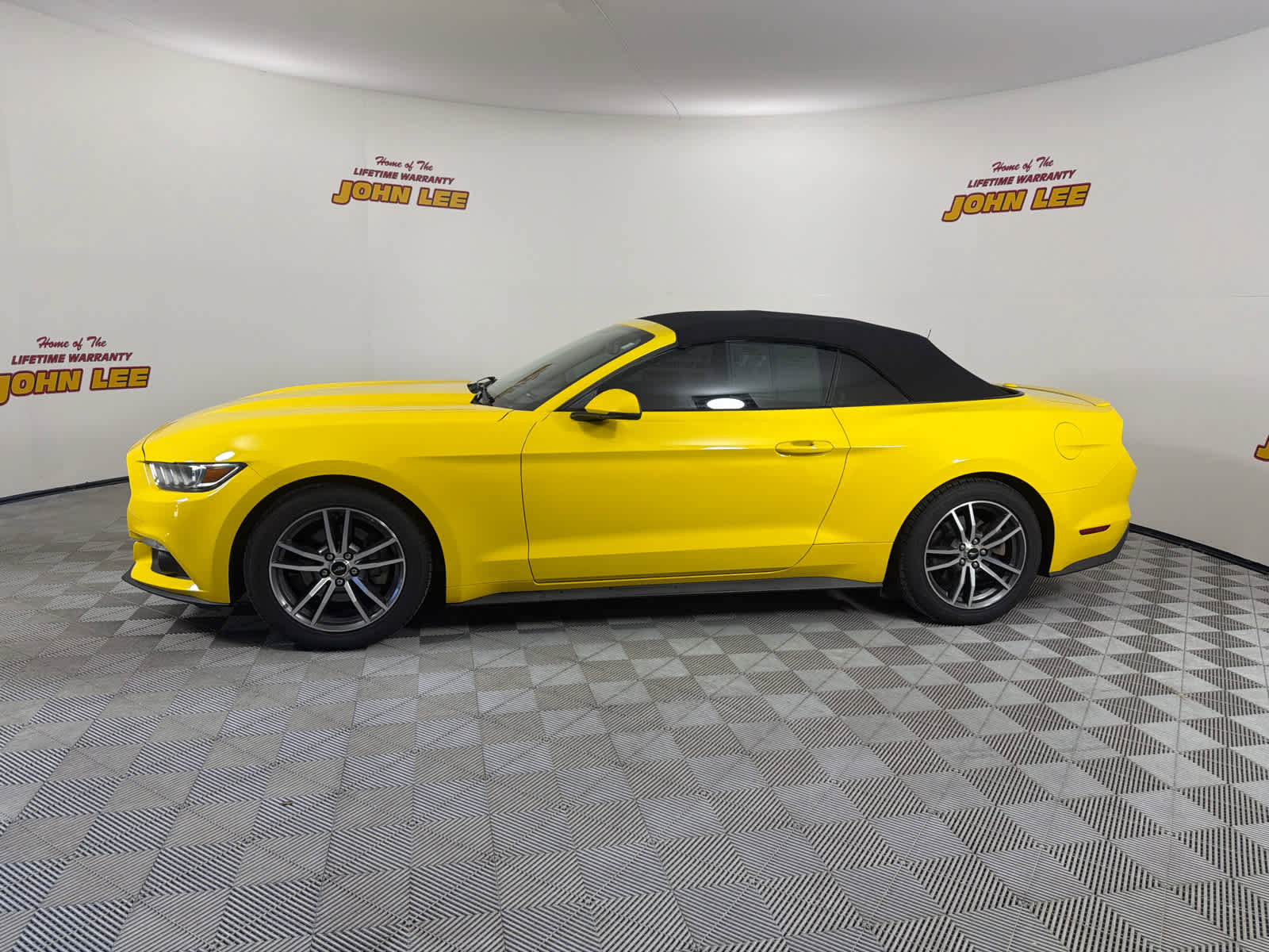 Used 2016 Ford Mustang Premium RWD image 2