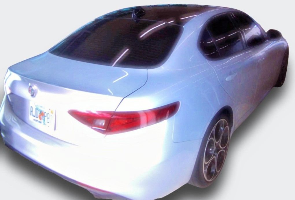 Used 2022 Alfa Romeo Giulia Ti RWD image 3