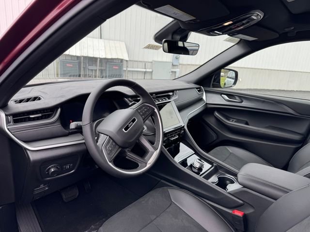 New 2025 Jeep Grand Cherokee Altitude image 57