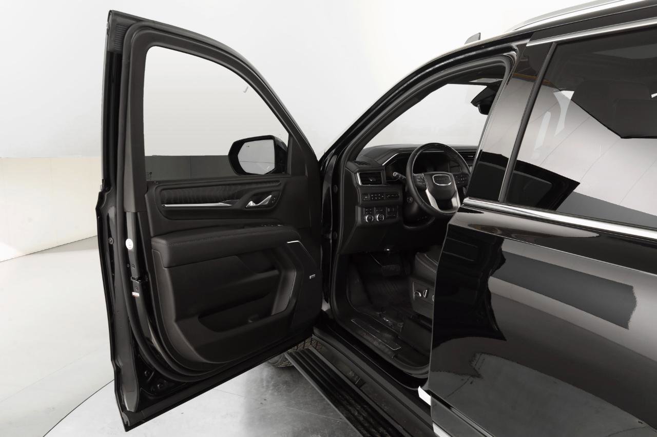 Used 2024 GMC Yukon Denali w/ Advanced Technology Package image 12