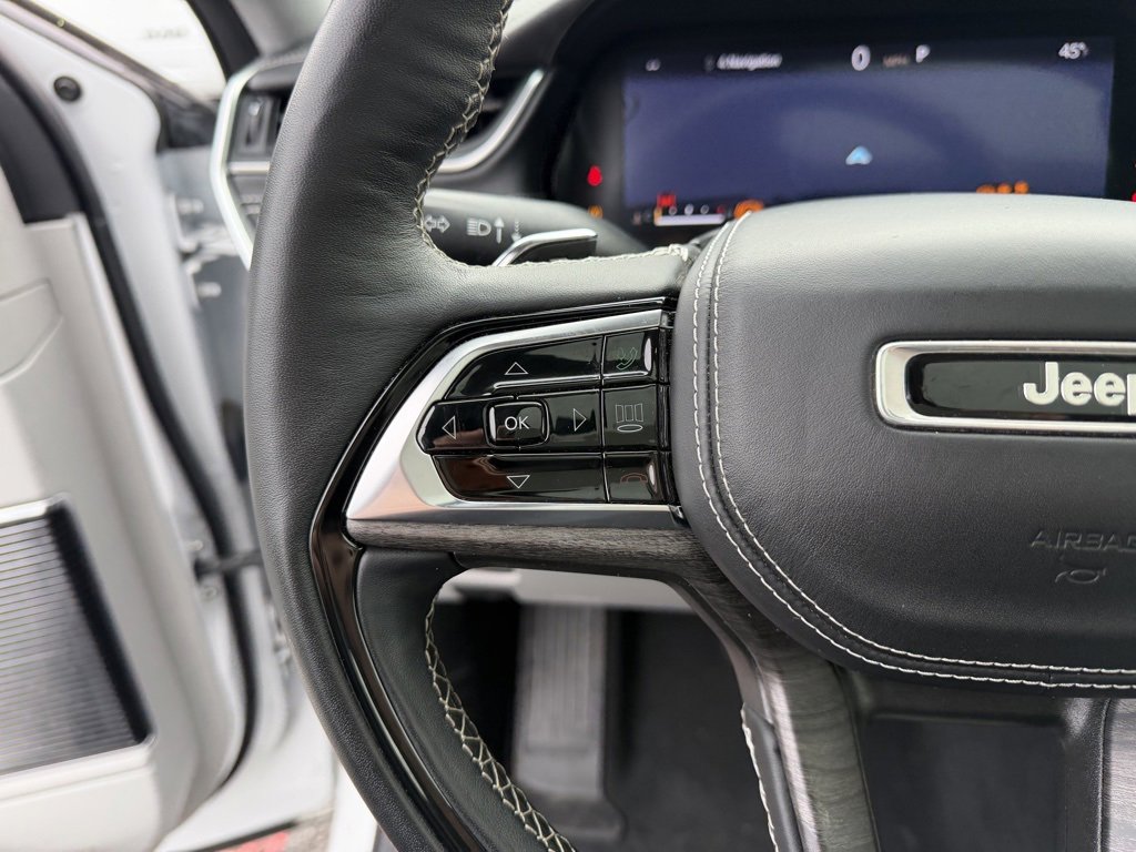 Used 2023 Jeep Grand Cherokee Overland w/ Adv Protech Group III image 18