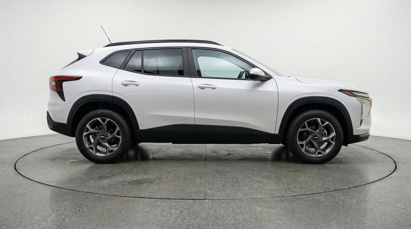 Used 2025 Chevrolet Trax LT image 11