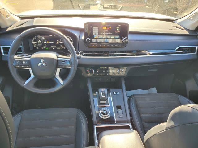 Used 2023 Mitsubishi Outlander SE image 11