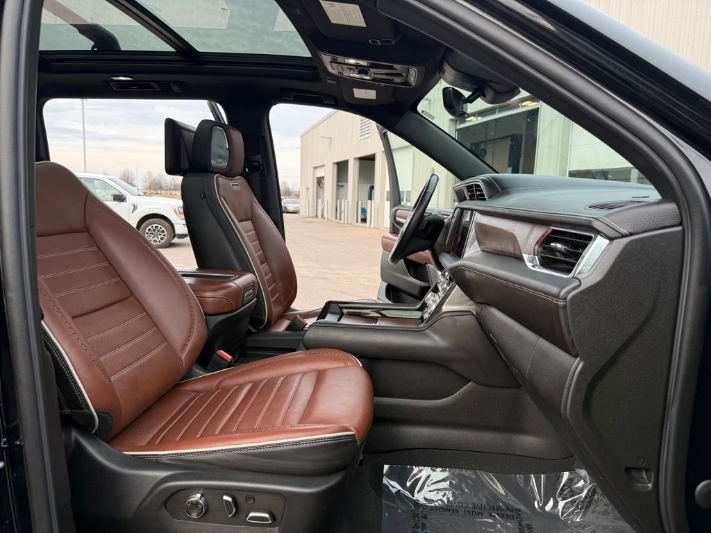 Used 2023 GMC Yukon XL Denali Ultimate image 18