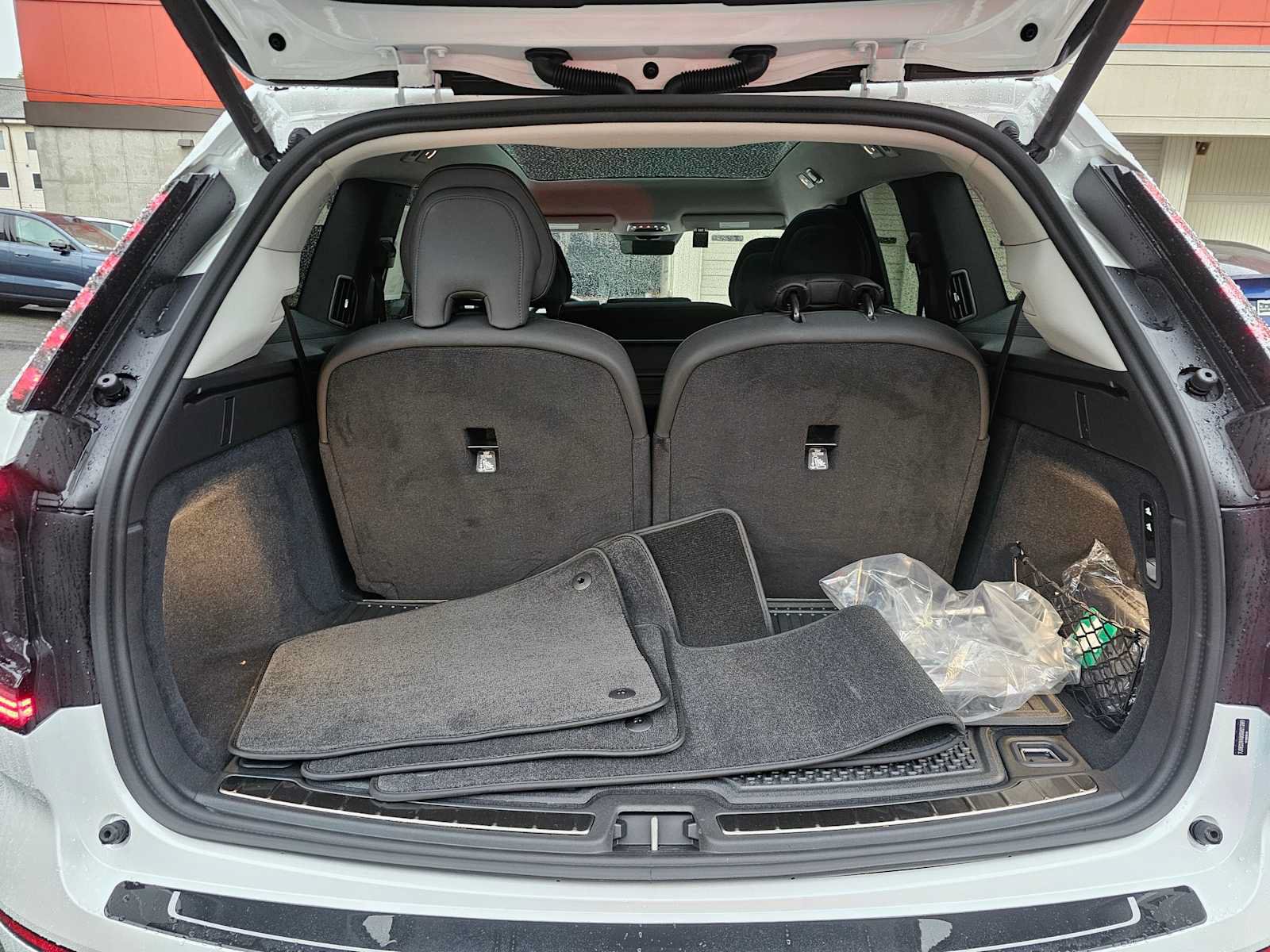 New 2025 Volvo EX90 Plus w/ Protection Package Premier AWD/4WD image 17