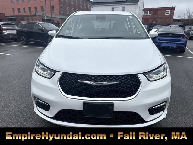 Used 2023 Chrysler Pacifica Touring-L image 11