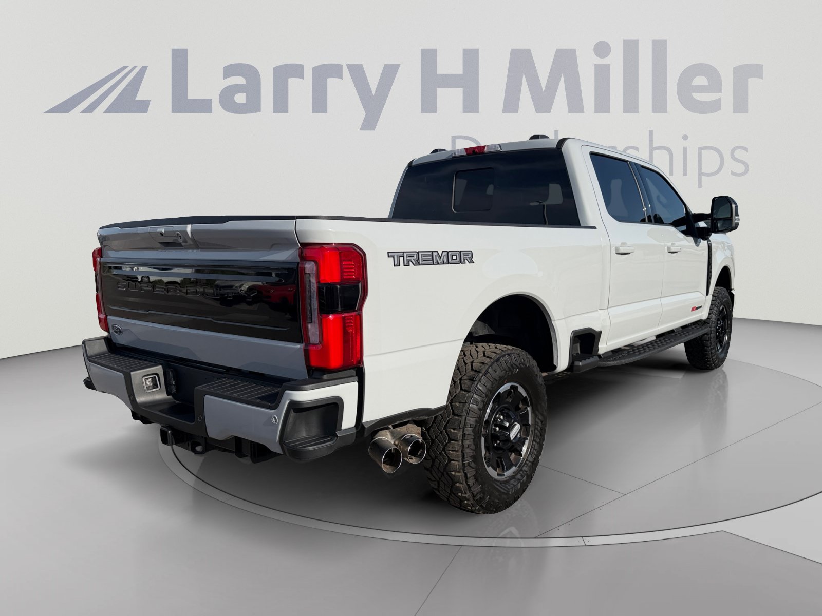 Used 2026 Ford F350 Platinum w/ Tremor Off-Road Package AWD/4WD image 5
