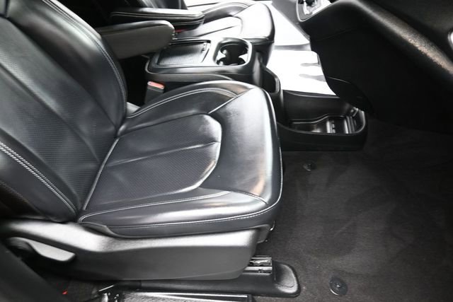 Used 2023 Chrysler Pacifica Touring-L w/ S Appearance Package FWD image 27