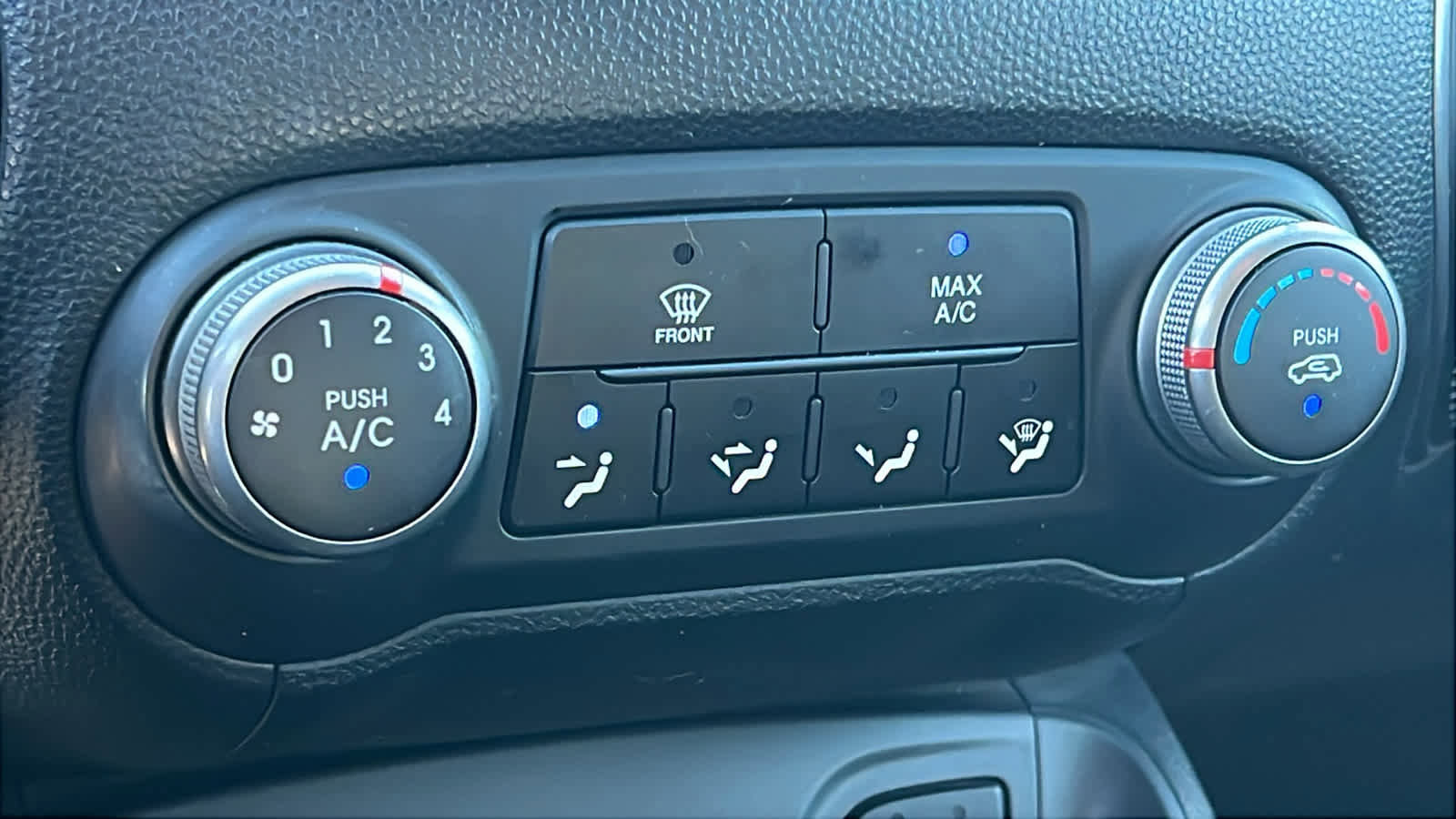 Used 2015 Hyundai Tucson SE image 14