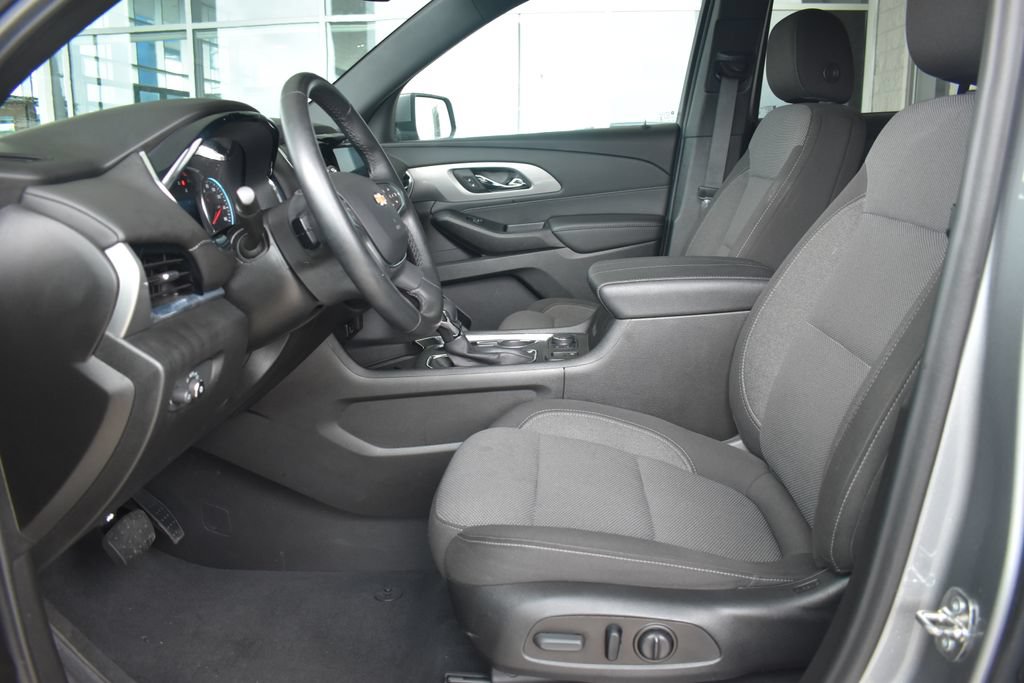 Used 2023 Chevrolet Traverse LT FWD image 4