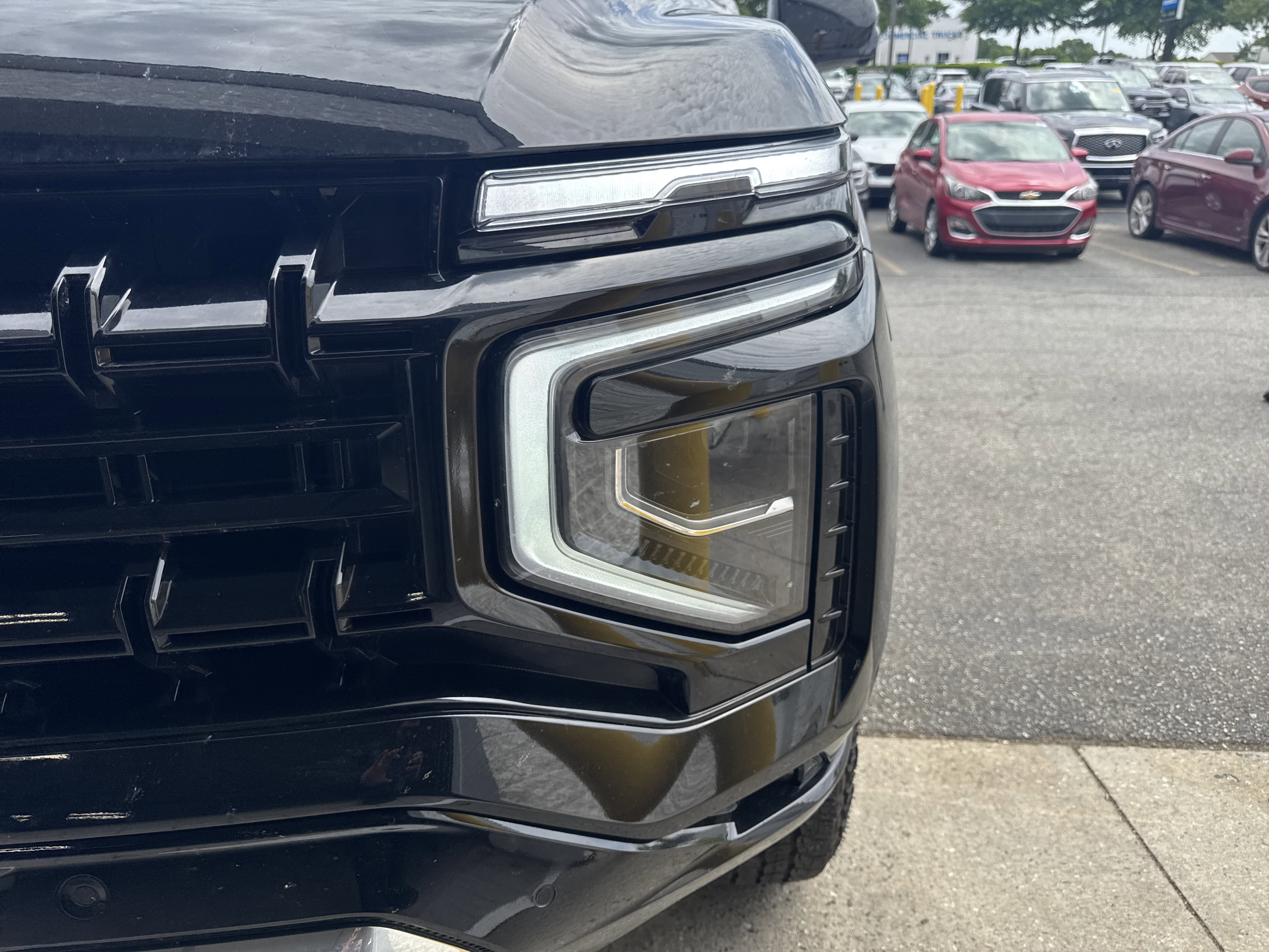Used 2025 Chevrolet Suburban Z71 AWD/4WD image 6