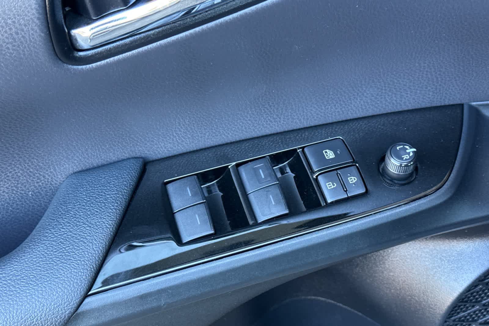 Used 2020 Toyota Prius Prime XLE FWD image 13