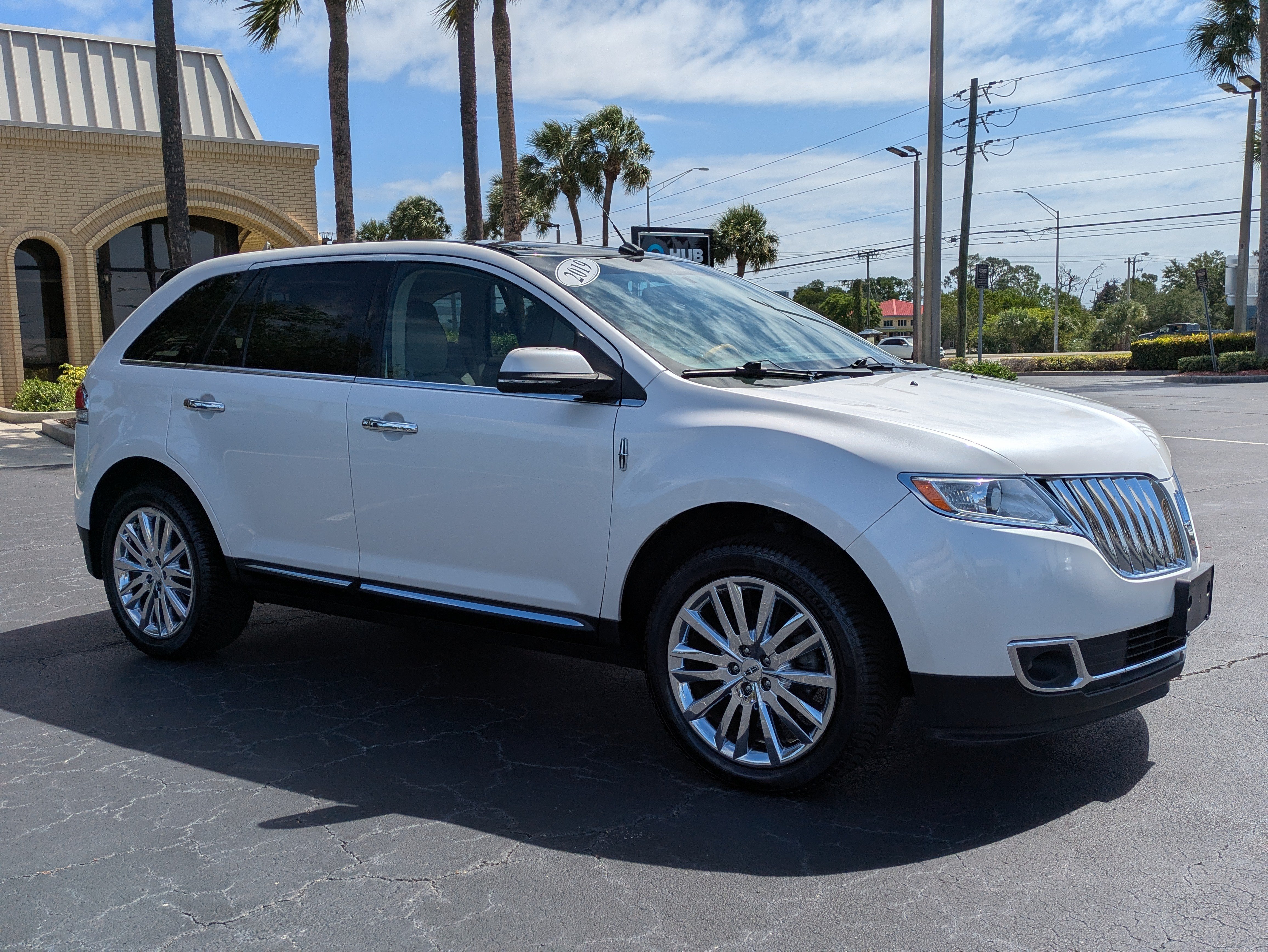 Used 2014 Lincoln MKX AWD w/ Equipment Group 102A image 7