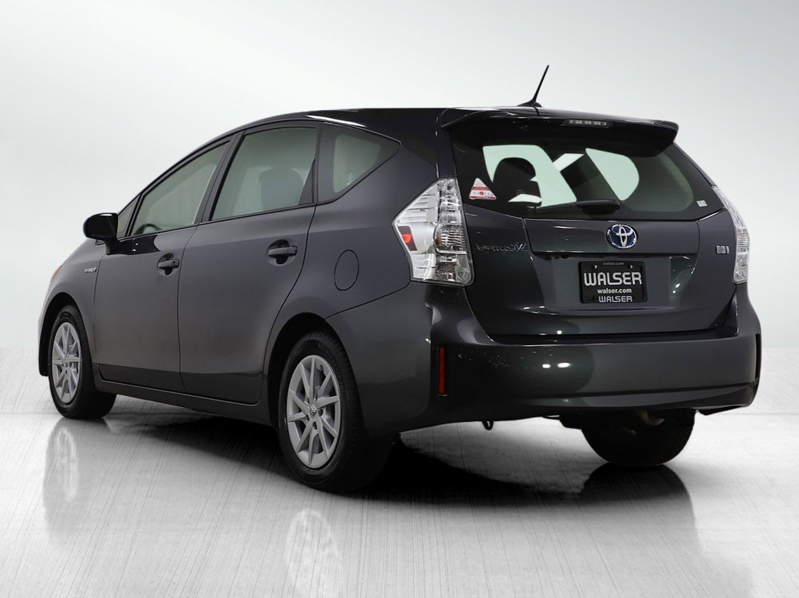 Used 2014 Toyota Prius V Three image 3
