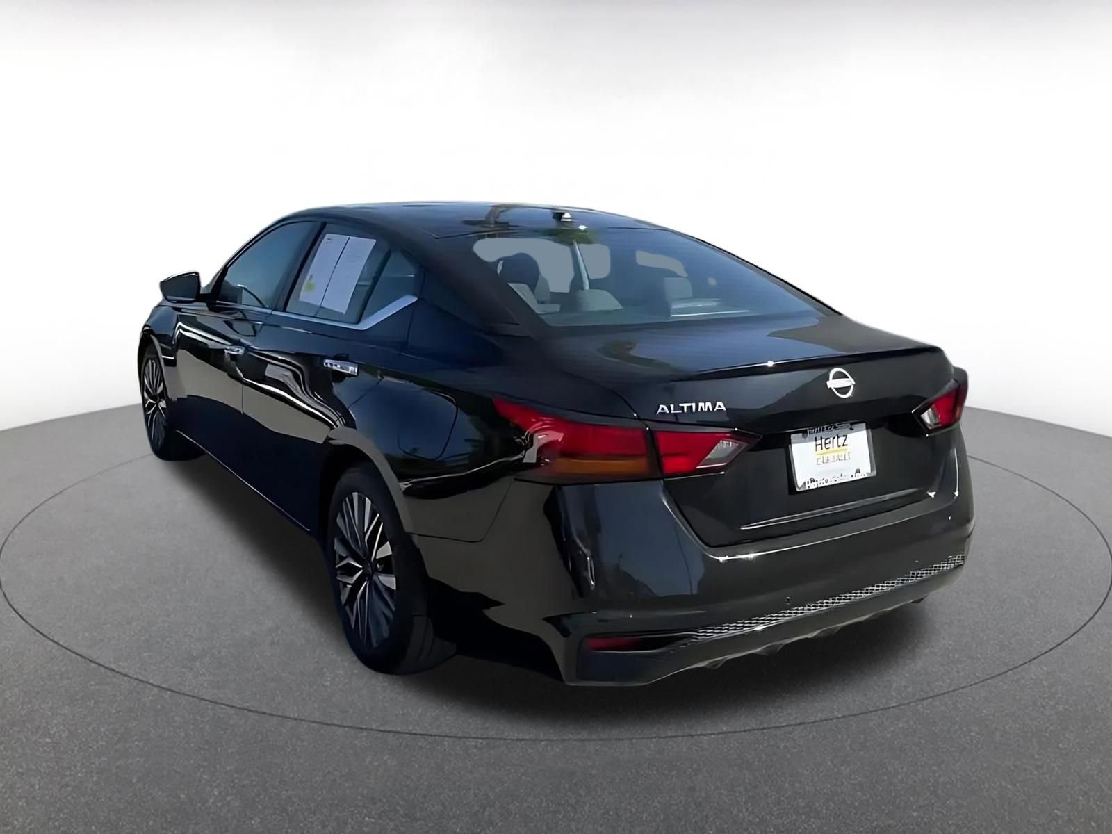 Used 2025 Nissan Altima 2.5 SV FWD image 11
