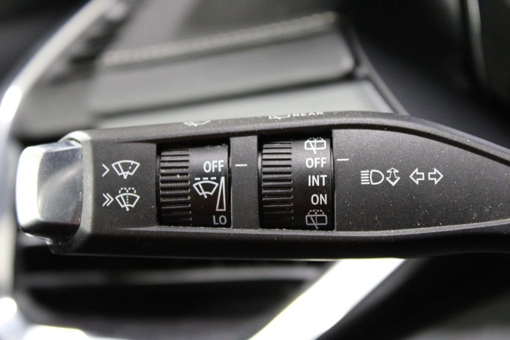 Used 2024 GMC Acadia Elevation image 28