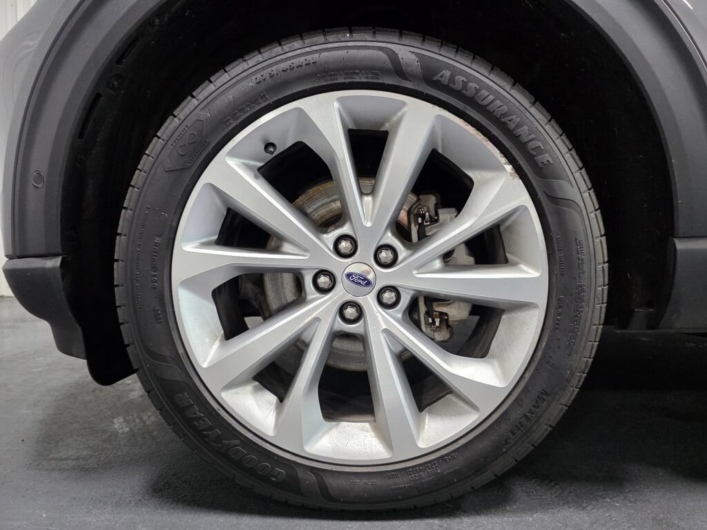 Used 2022 Ford Explorer Platinum w/ Equipment Group 601A AWD/4WD image 5