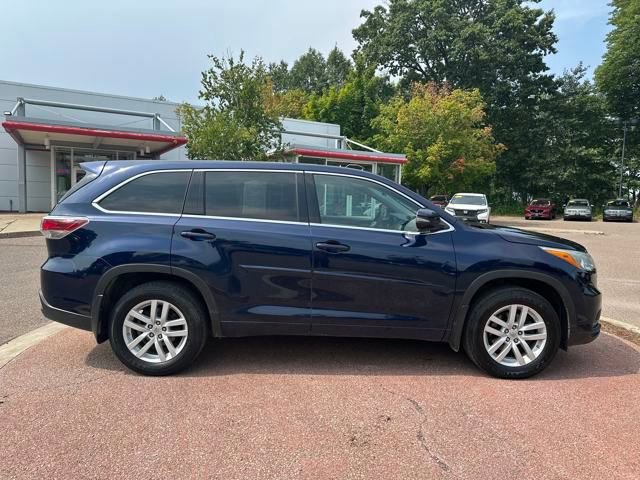 Used 2015 Toyota Highlander LE image 6