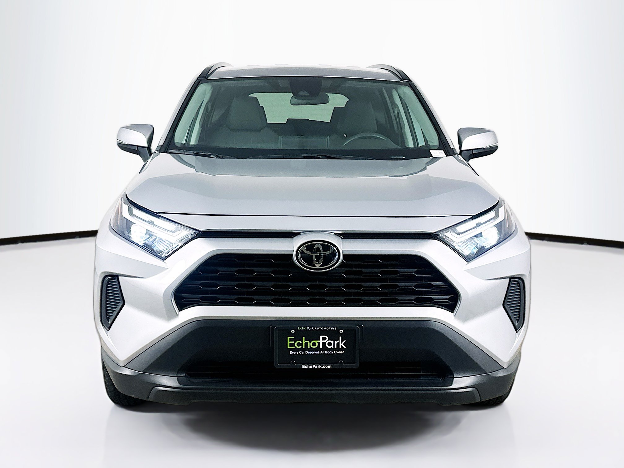 Used 2025 Toyota RAV4 XLE FWD image 2