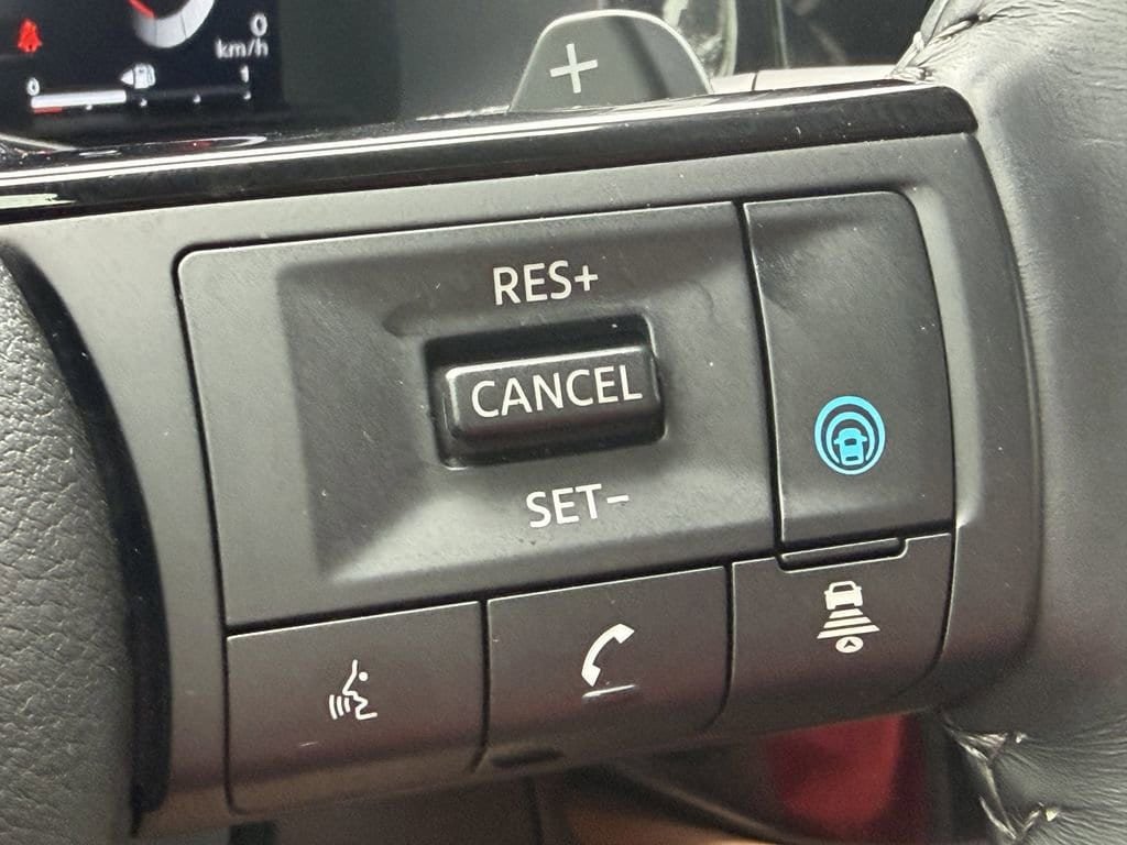 Used 2024 Nissan Pathfinder Platinum w/ Cargo Package FWD image 33