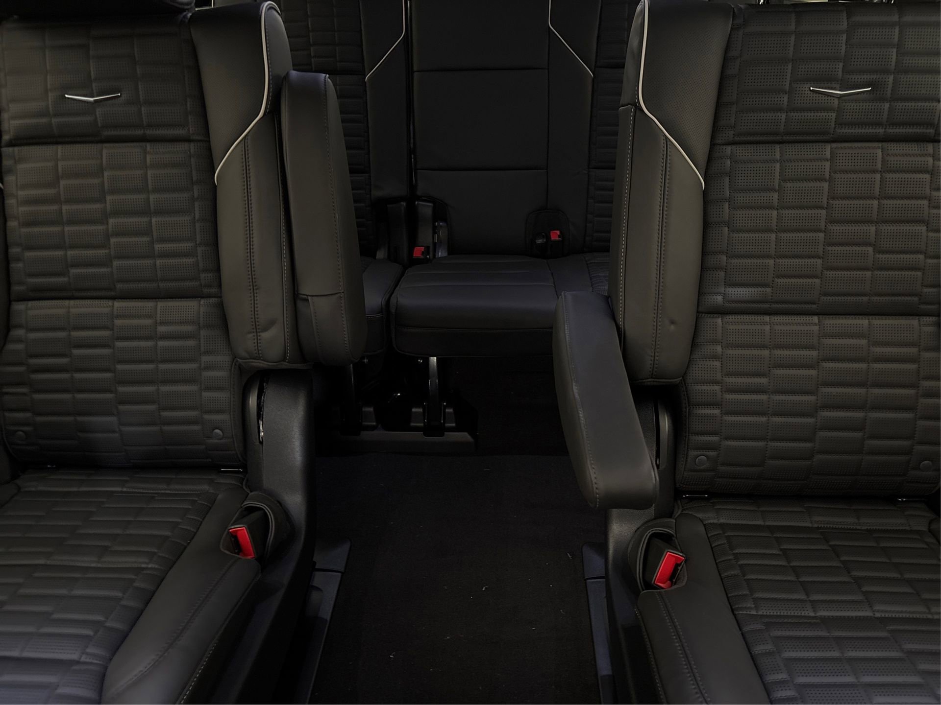 New 2025 Cadillac Escalade ESV Sport Platinum AWD/4WD image 17