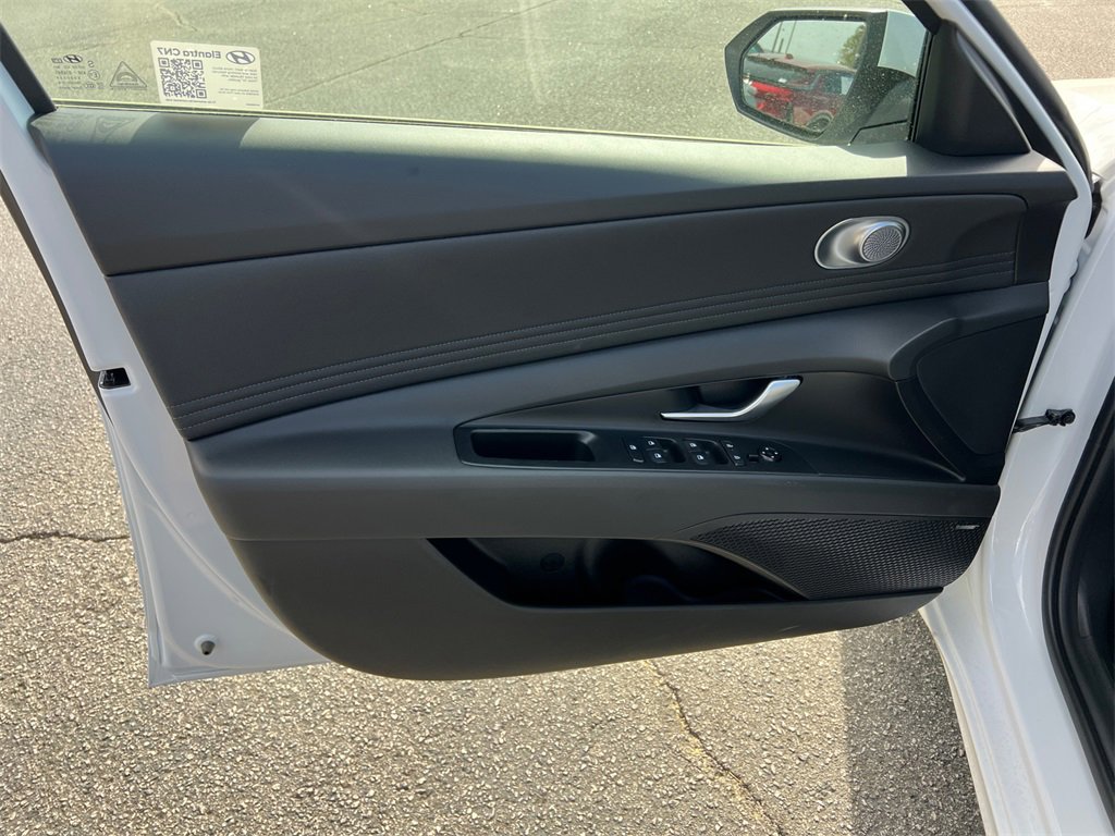 Used 2025 Hyundai Elantra Limited image 10