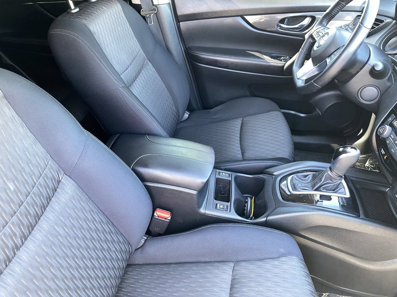 Used 2017 Nissan Rogue SV FWD image 11