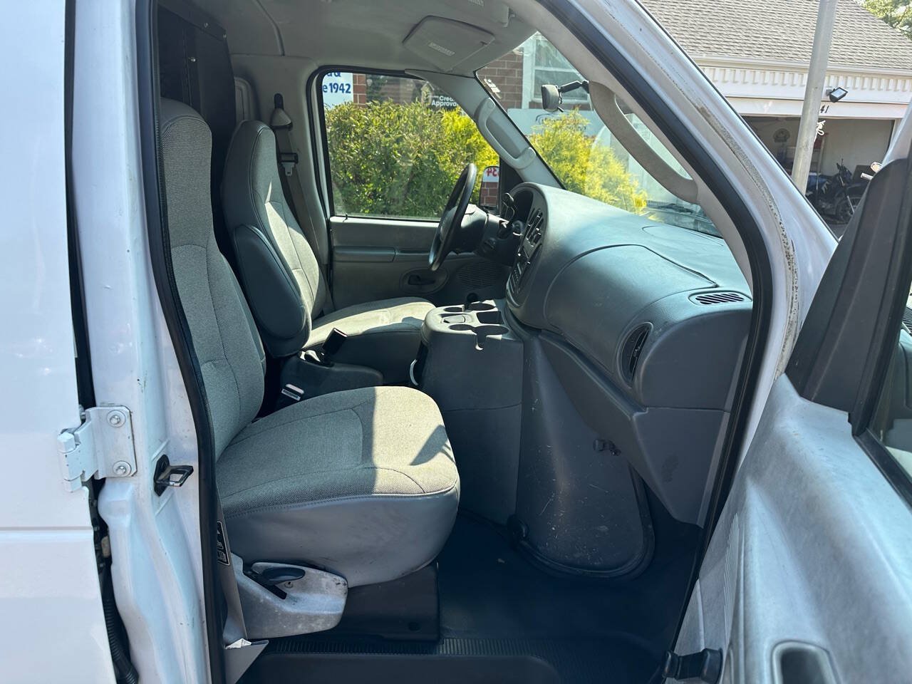 Used 2003 Ford E-150 and Econoline 150 RWD image 18