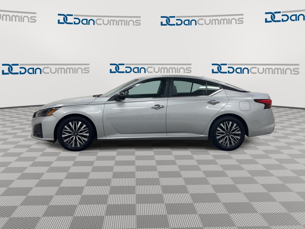 Used 2024 Nissan Altima 2.5 SV FWD image 5