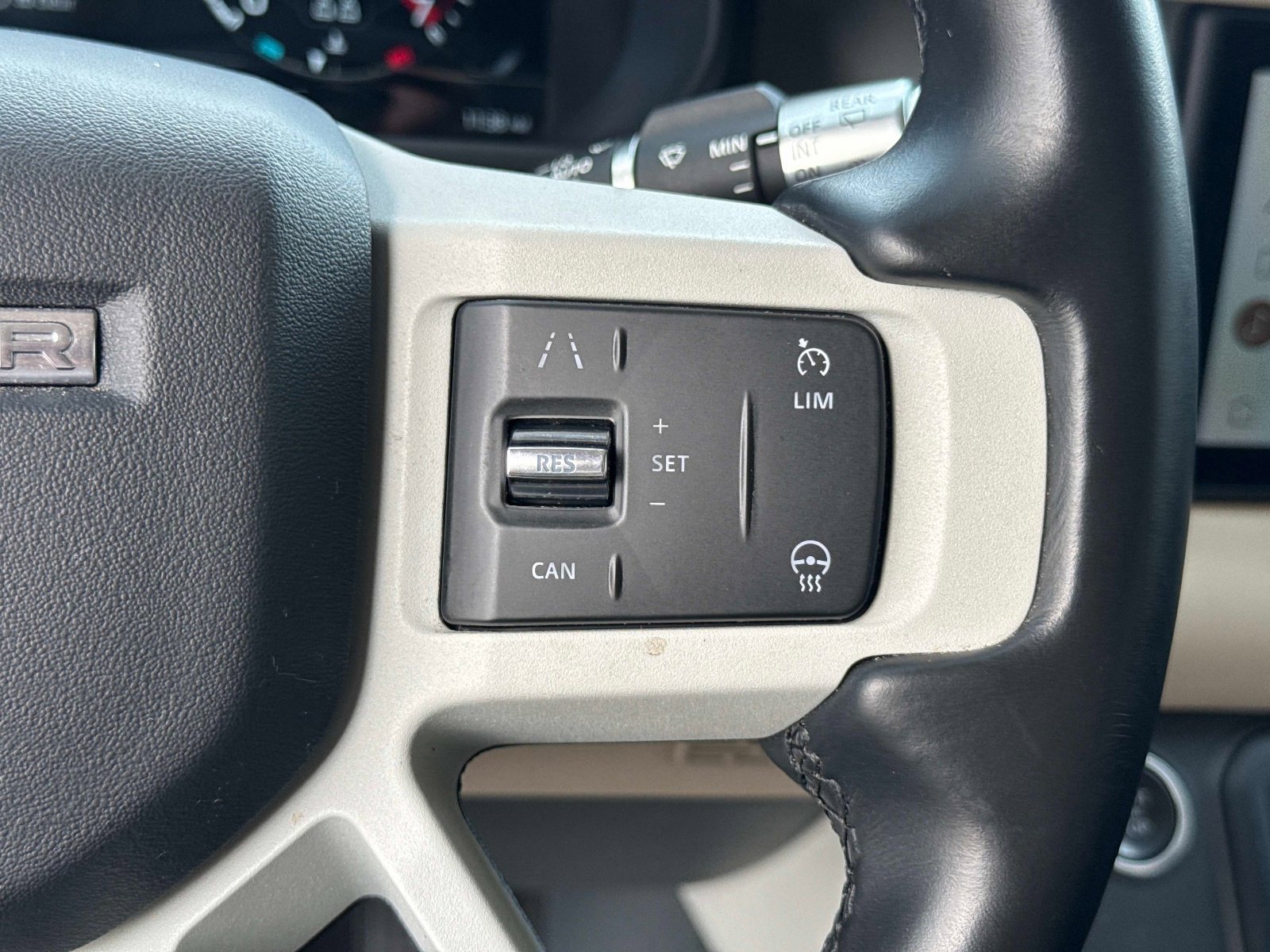 Used 2022 Land Rover Defender 110 S image 29