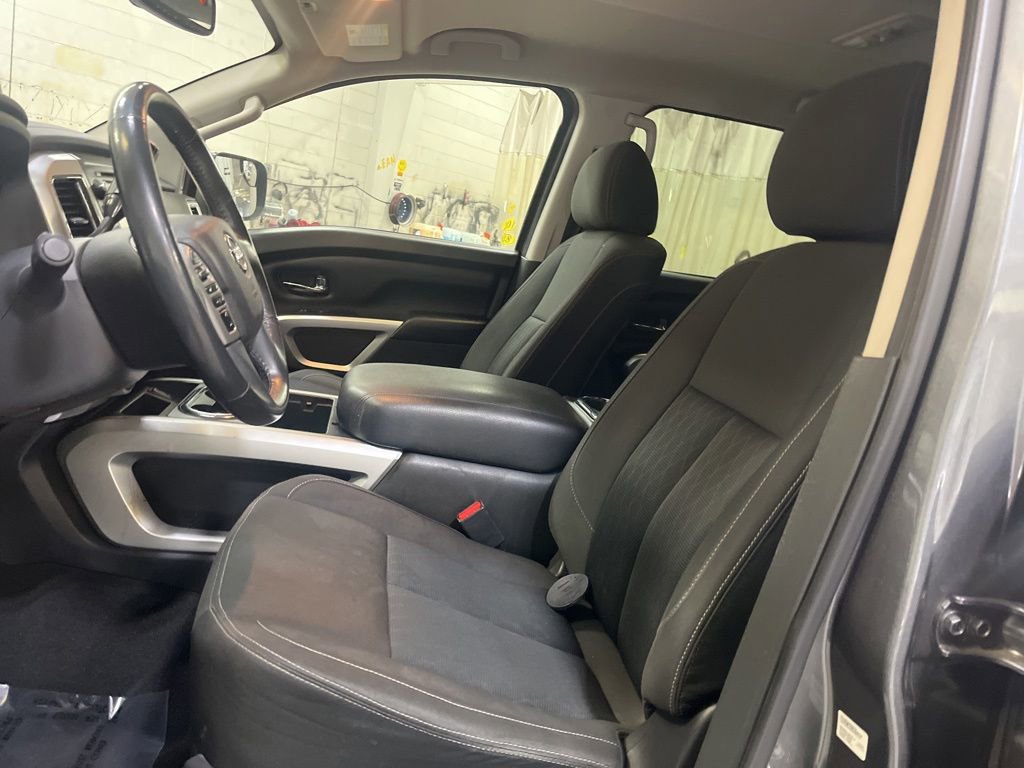 Used 2017 Nissan Titan SV AWD/4WD image 15