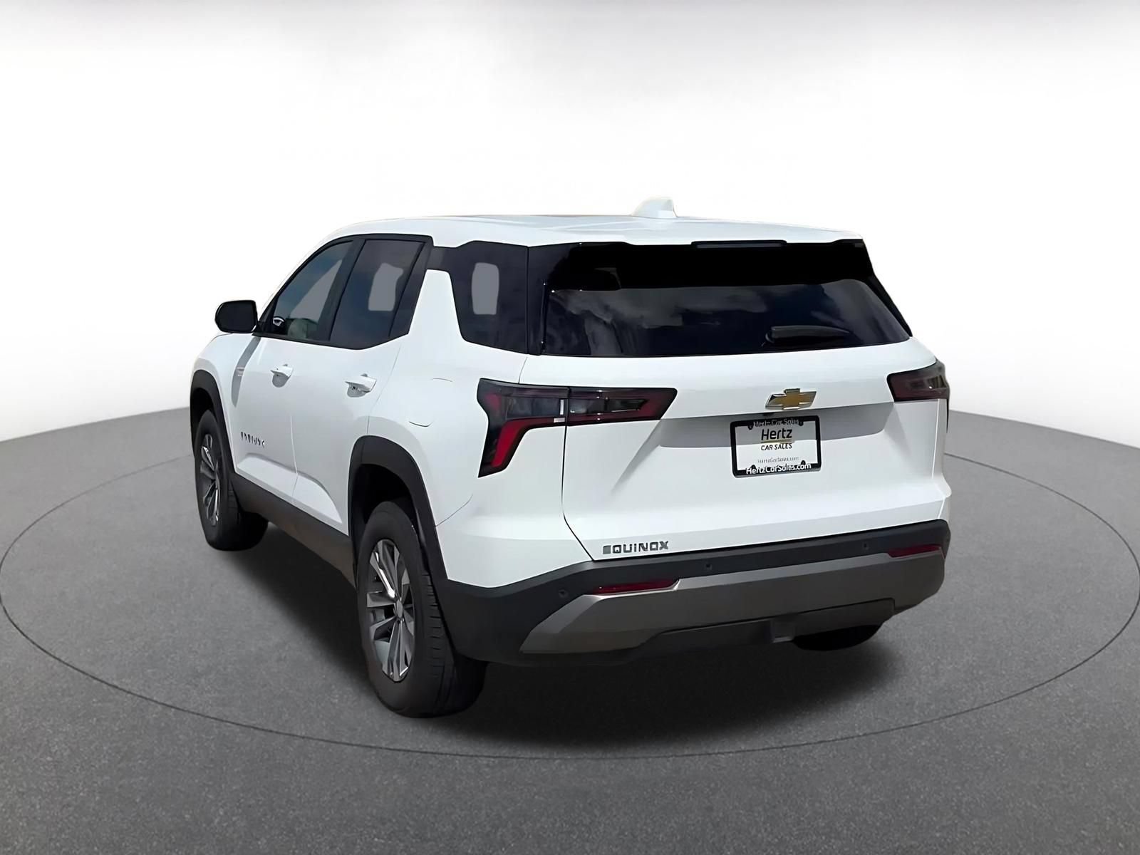 Used 2025 Chevrolet Equinox LT FWD image 9