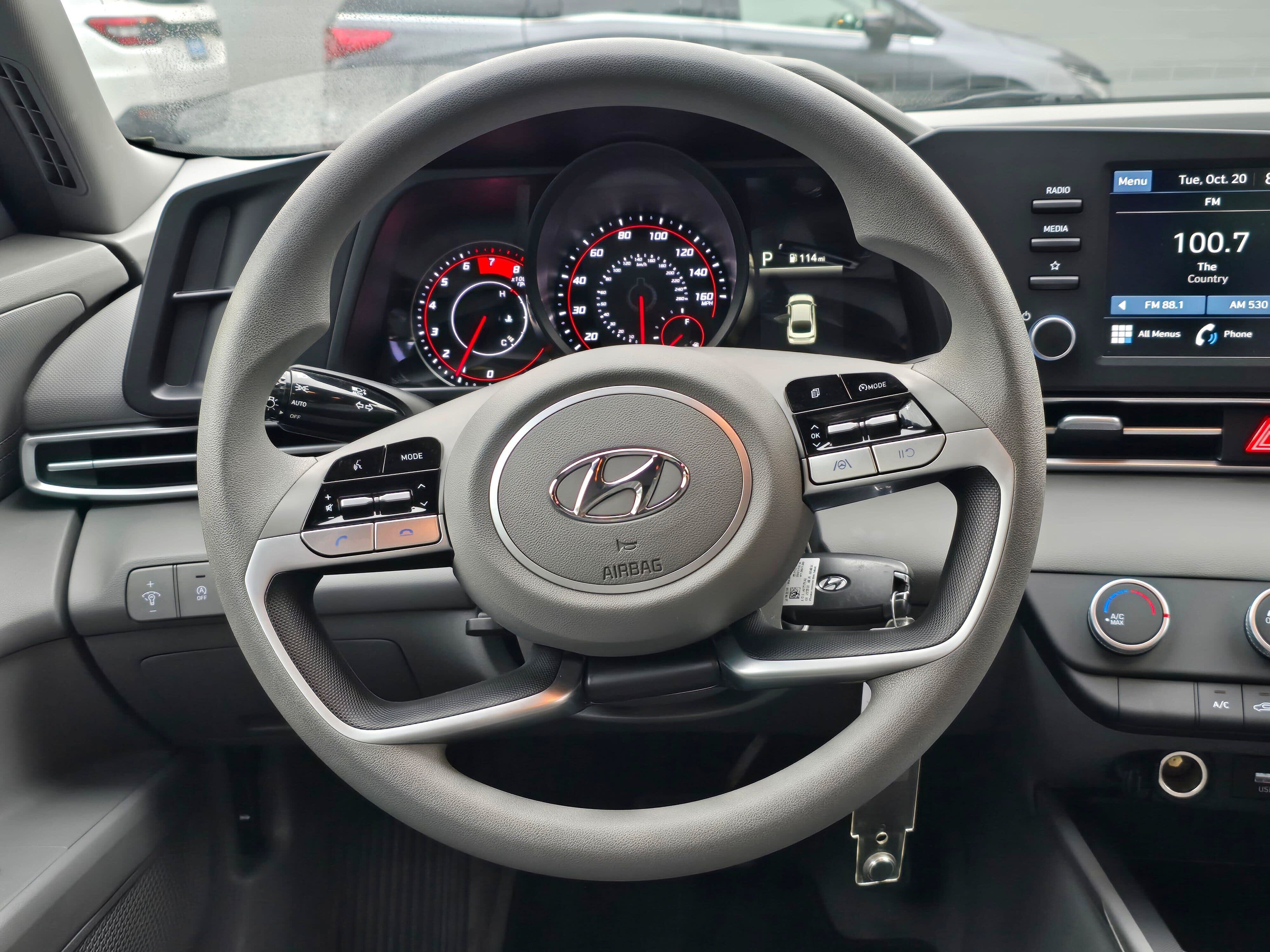 Used 2022 Hyundai Elantra SE FWD image 17