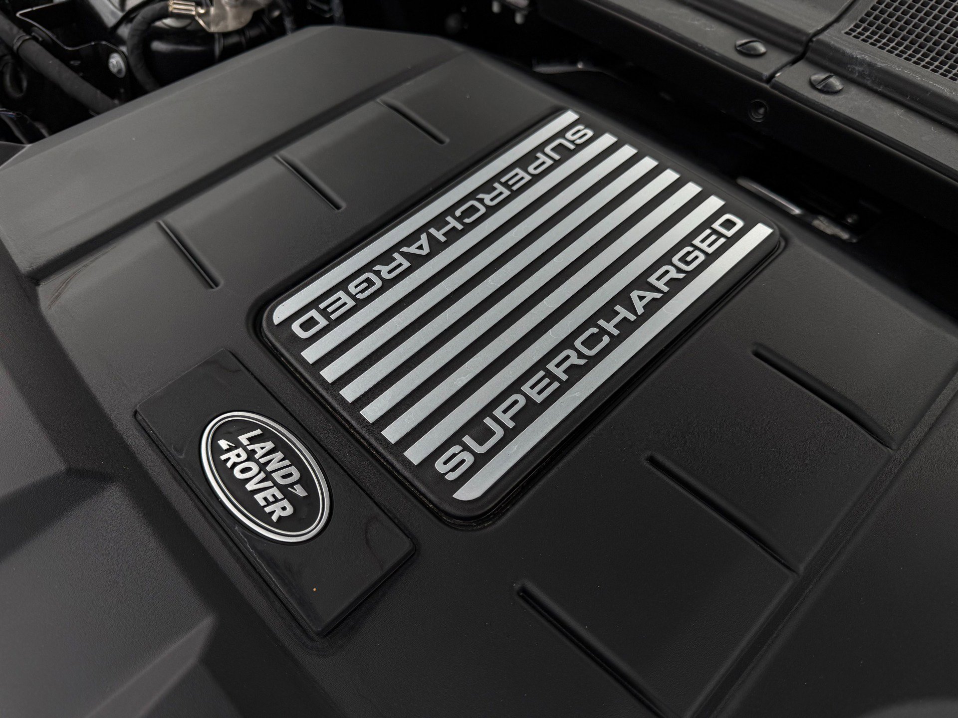 Used 2024 Land Rover Defender 110 SE image 64