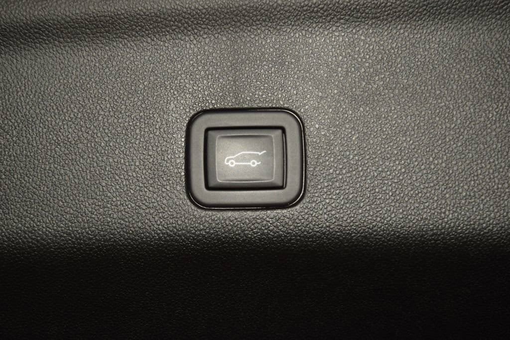 Used 2024 GMC Yukon AT4 AWD/4WD image 28